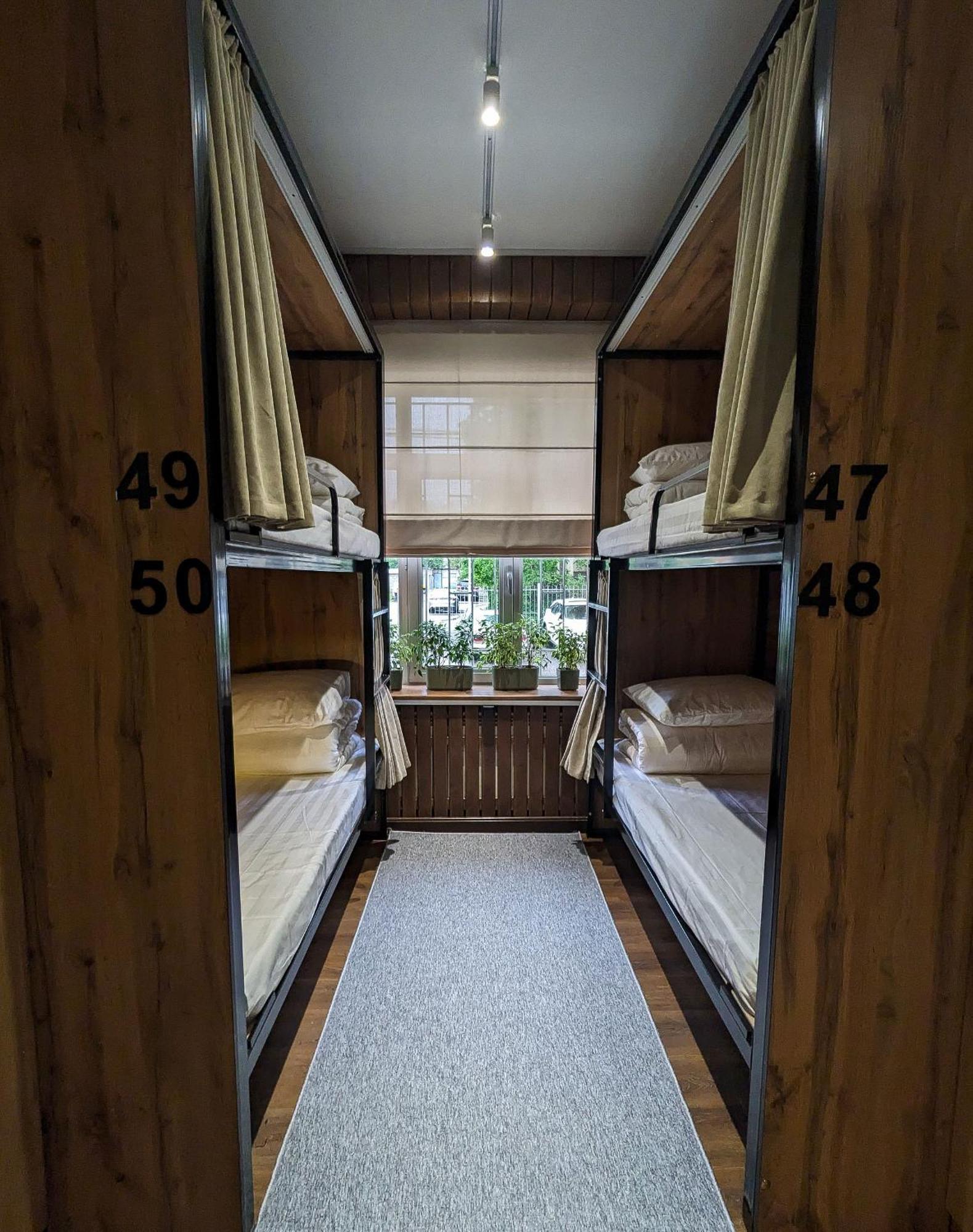 Aiva Hostel Bichkek Extérieur photo